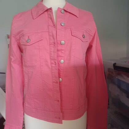 Nieuw roze spijkerjasje <br>Merk Fransa <br>maat 38