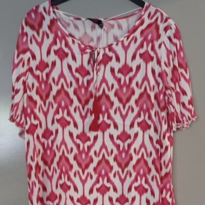 Nieuwe top met korte mouw <br>Merk Yest <br>maat 40